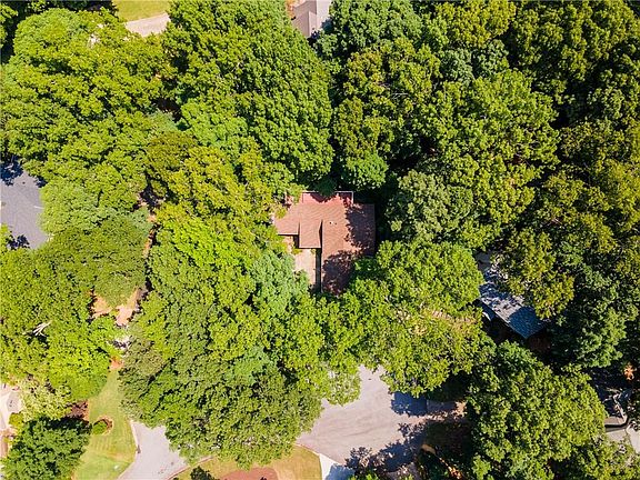 5th image of 400 Woodvine Ct