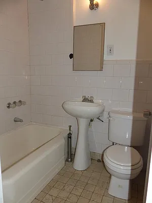 Rented by Immac Realty | media 12