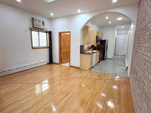 138 Frost Street image 1 of 8