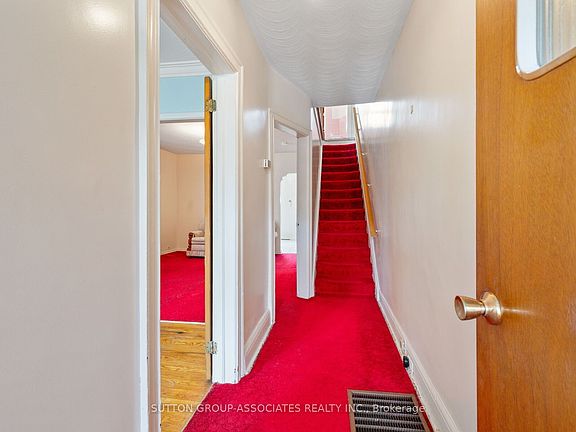 4th image of 144 Bellwoods Ave