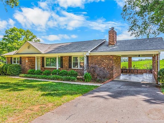 2nd image of 3323 Rockford Rd