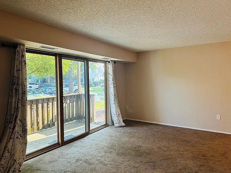801 Aspen Dr — Photo 5