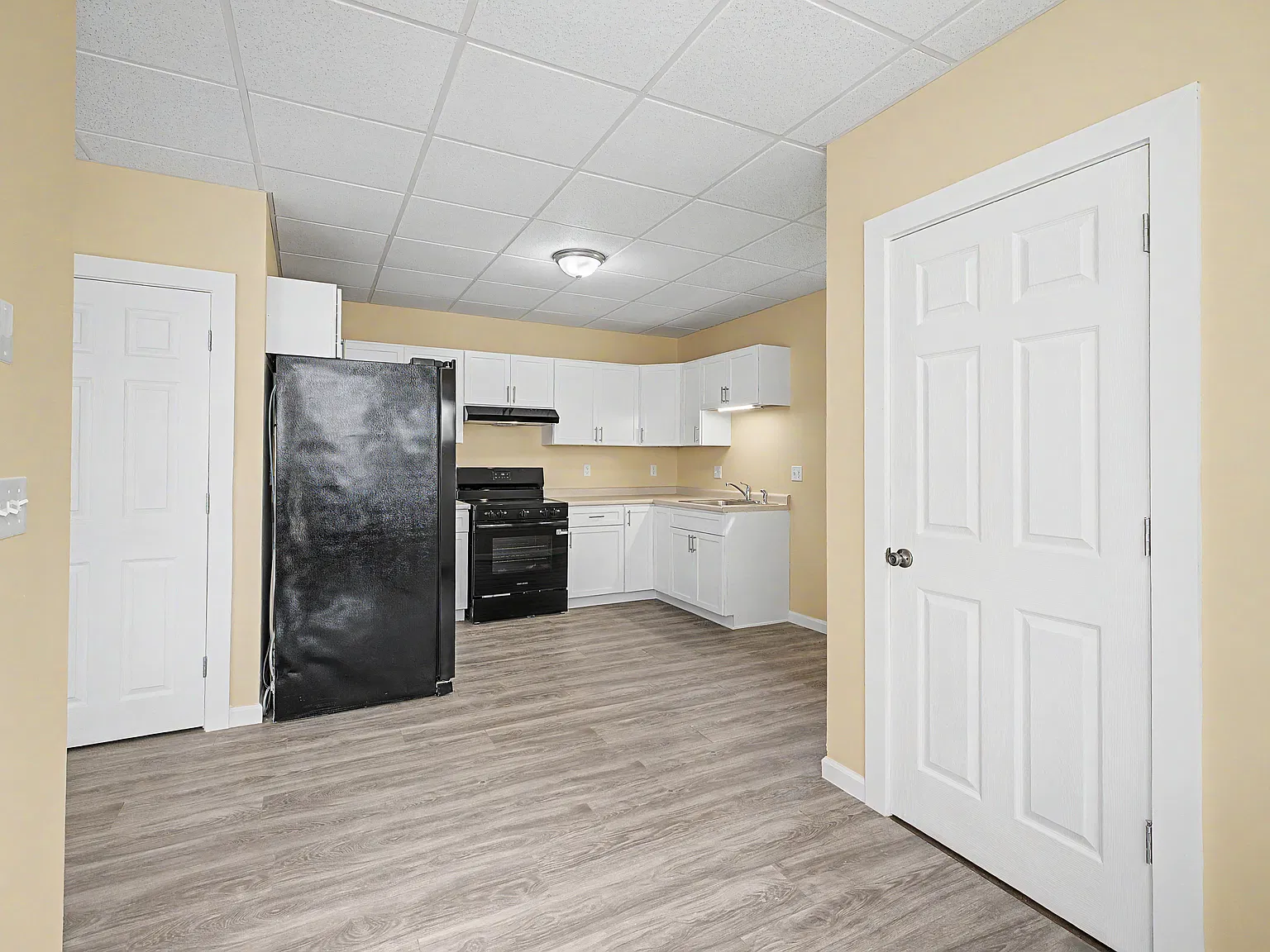 2 bed, 1.5 bath, 1016 sqft, $2,400 — Photo 3