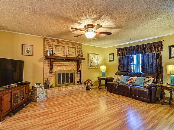 4th image of 1901 Skylark Dr
