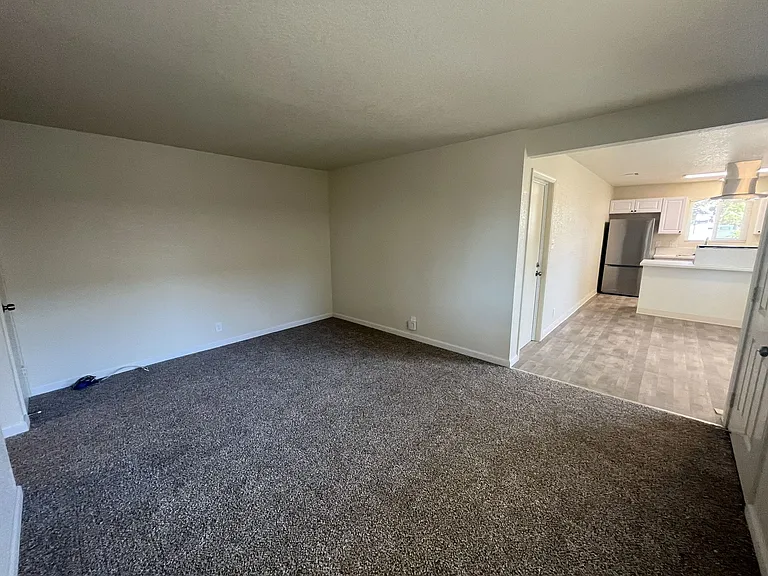 6415-6417 San Stefano St — Photo 10