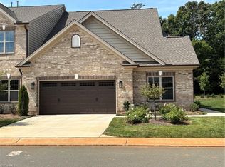 1048 Beechcraft Dr, Mebane, NC 27302