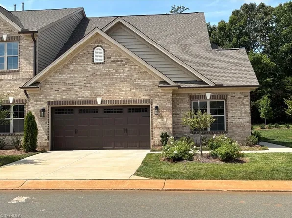 1048 Beechcraft Dr, Mebane, NC 27302