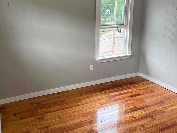 3rd image of 27 Portland St Floor 3