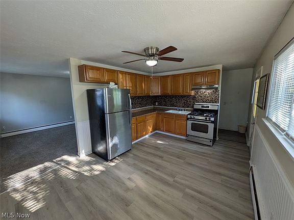 3rd image of 147 Morgan Ave