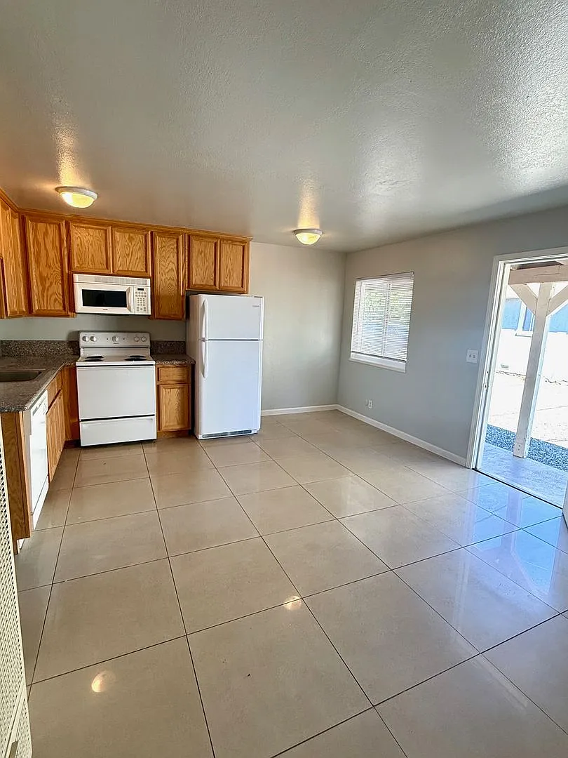 336D E. Sycamore St. — Photo 2