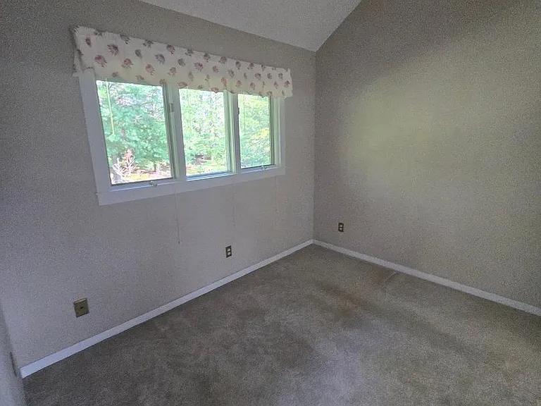 104 Hampton Ct — Photo 37