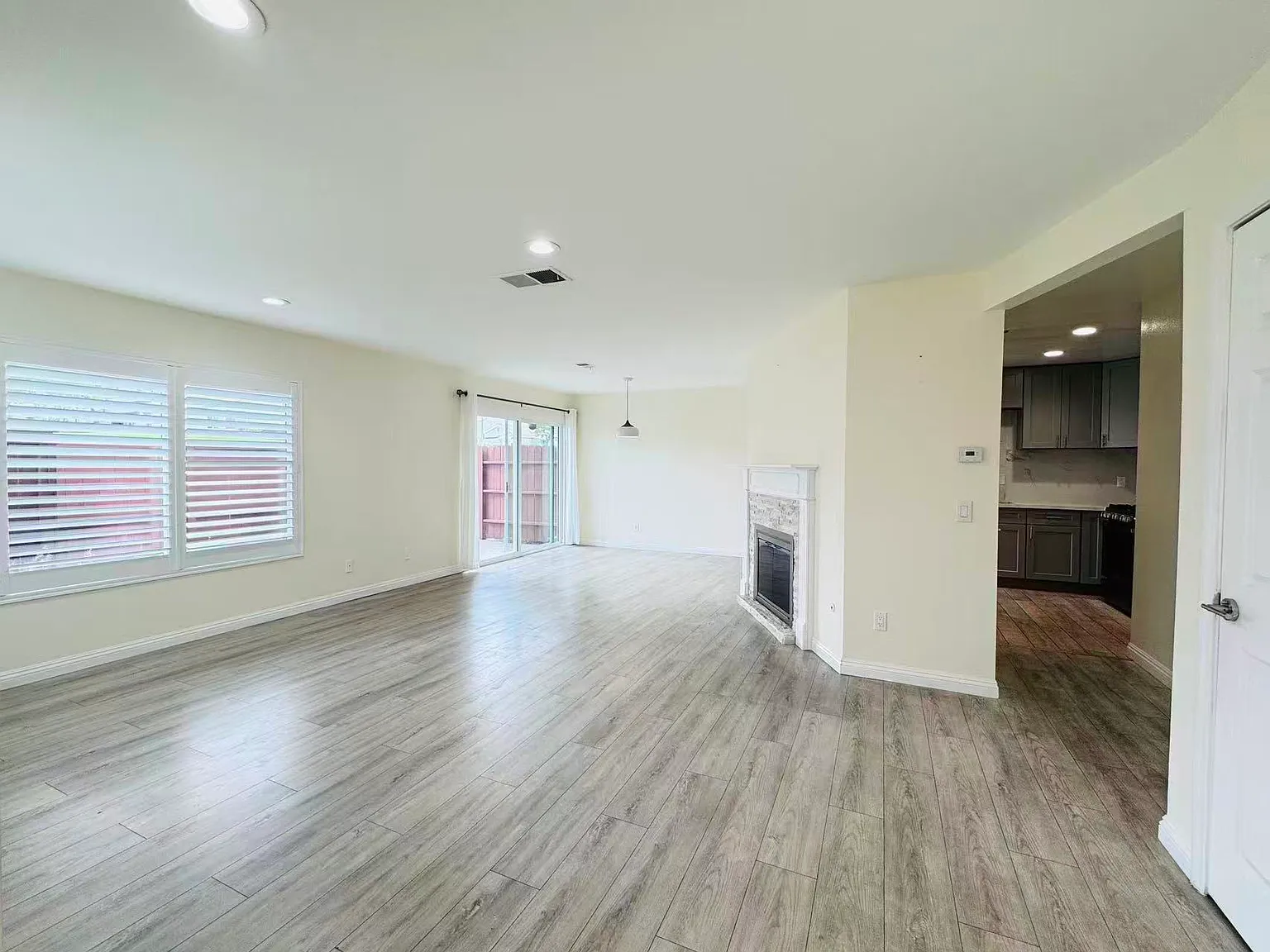 3 bed, 2.5 bath, 1409 sqft, $3,200 — Photo 1