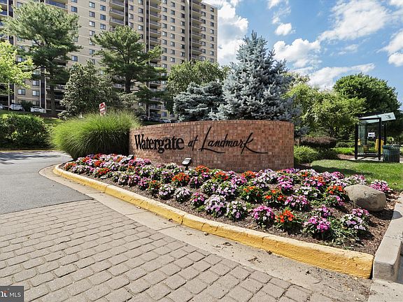 2nd image of 203 Yoakum Pkwy APT 1015