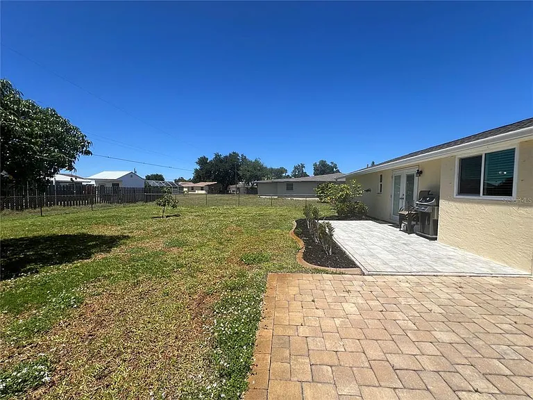 650 Hartford Dr NW — Photo 32