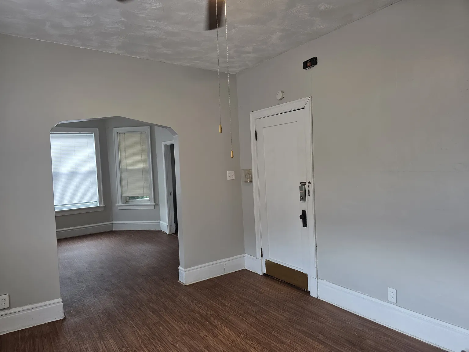 5533 S Claremont Ave — Photo 3