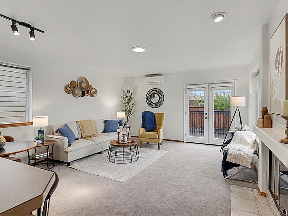 3rd image of 2838 SW Nevada Street