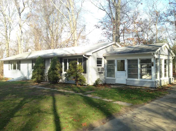 16 Dogwood Ave, Sag Harbor, NY 11963