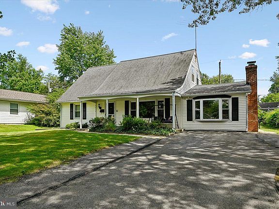 2nd image of 2615 Kennison Ln