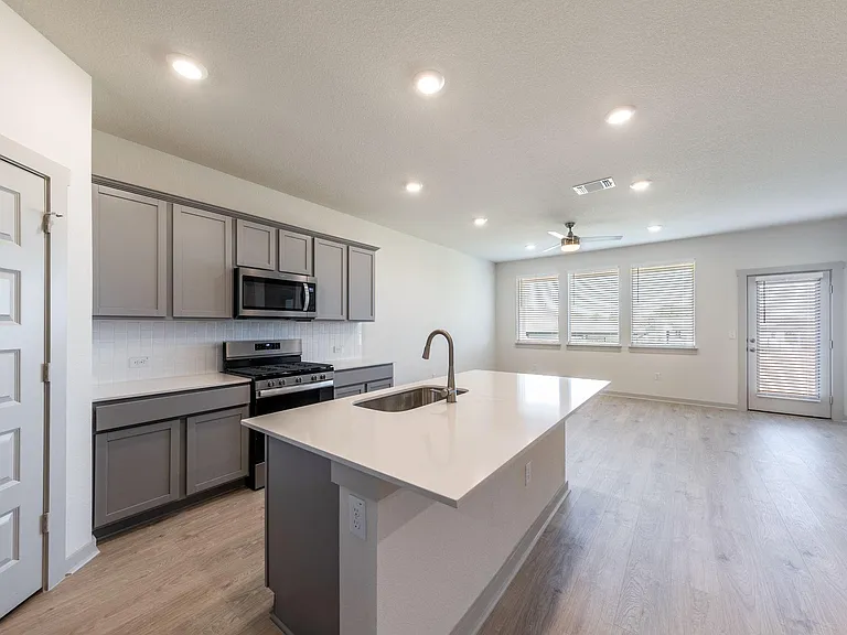 2416 Tucker Ln — Photo 1