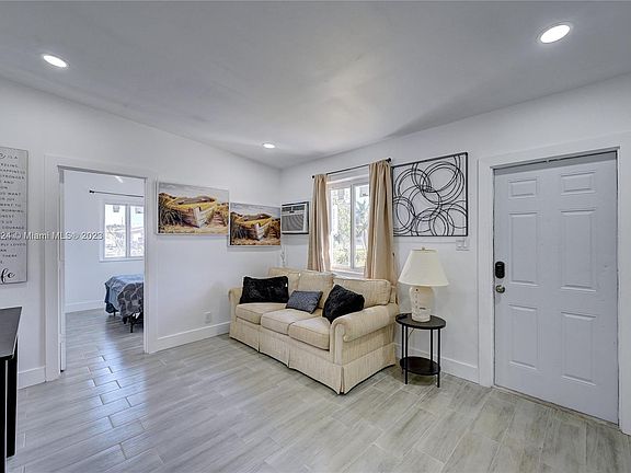 5th image of 239 SW 14th Ave #239