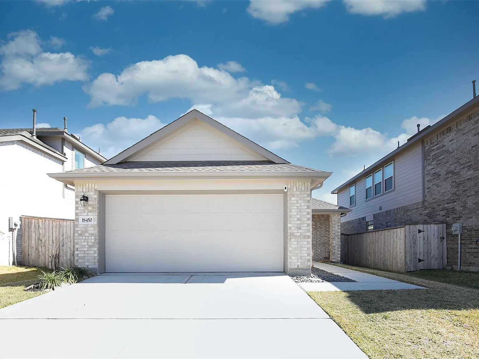 3 bed, 2.0 bath, 1240 sqft, $1,780 — Photo 1