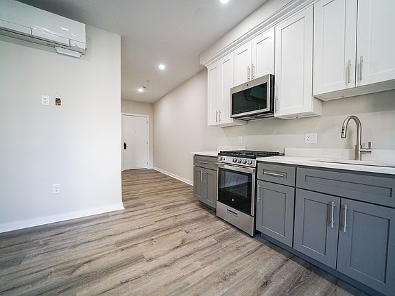5th image of 10 Blackwood St #126