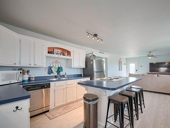 5th image of 510 Oyster St
