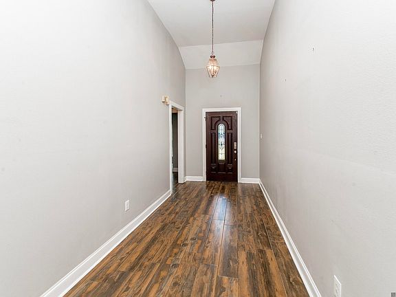 2nd image of 23621 Southpoint Dr