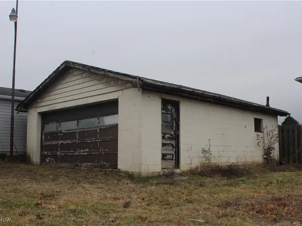 329 Rockdale Rd, Follansbee, WV 26037