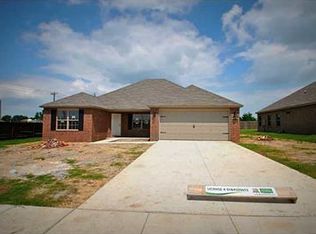 5213 W Cross Creek Blvd, Rogers, AR 72758