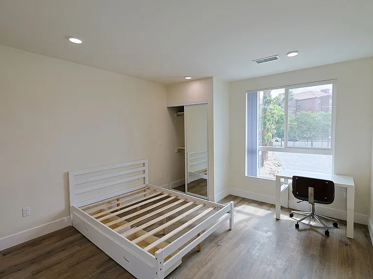 1118 W 37th Dr — Photo 35