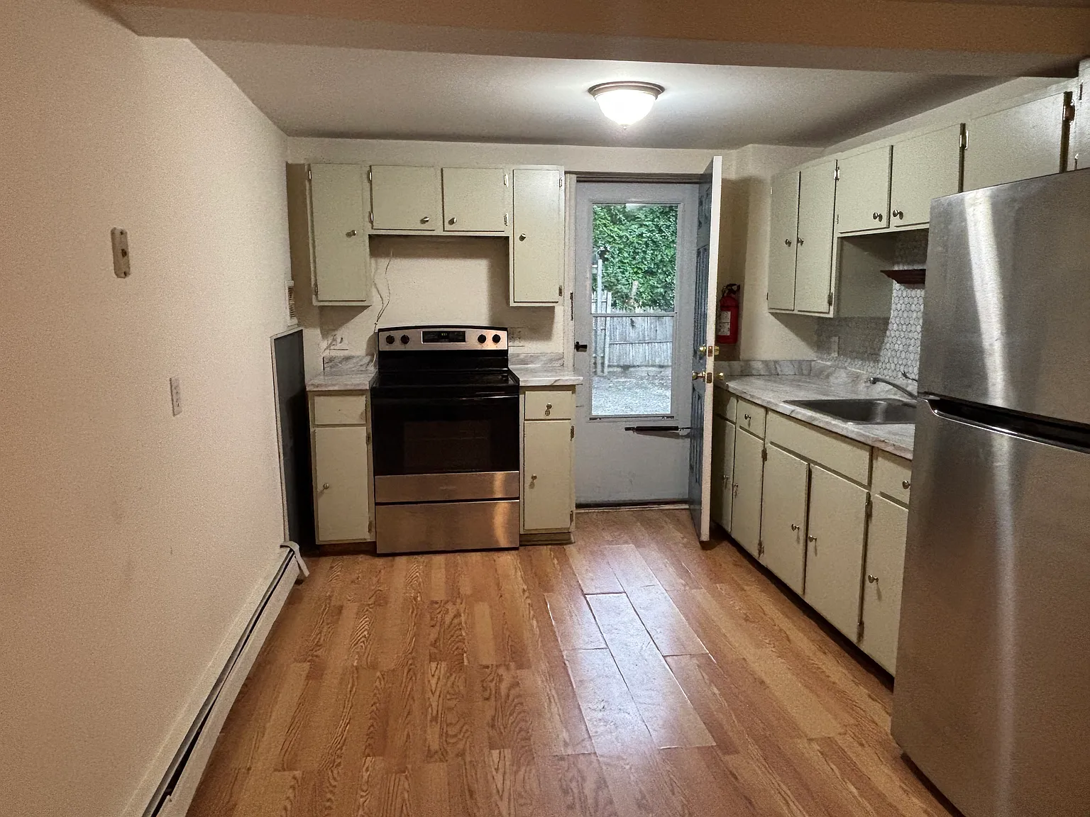 1 bed, 550 sqft, $1,750 — Photo 2