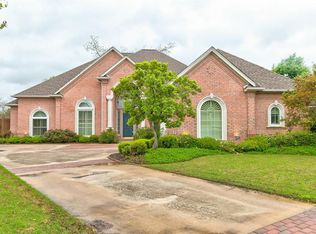 4 Rogers Ct, Pantego, TX 76013