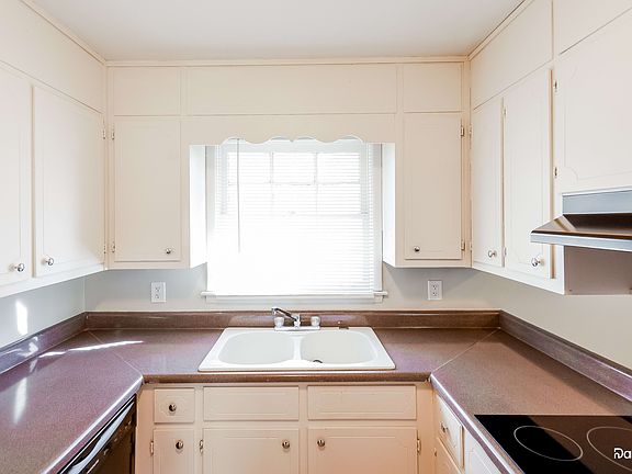 3rd image of 4203 Riverhall Rd