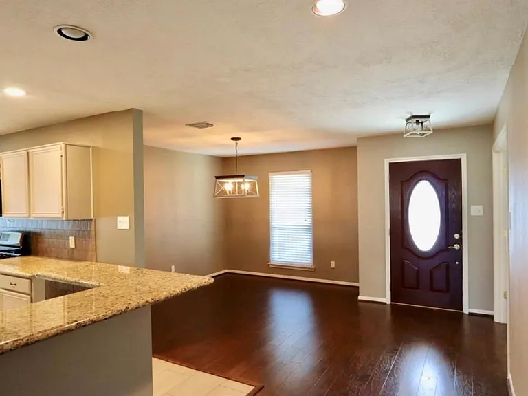 15815 Pilgrim Hall Dr — Photo 3