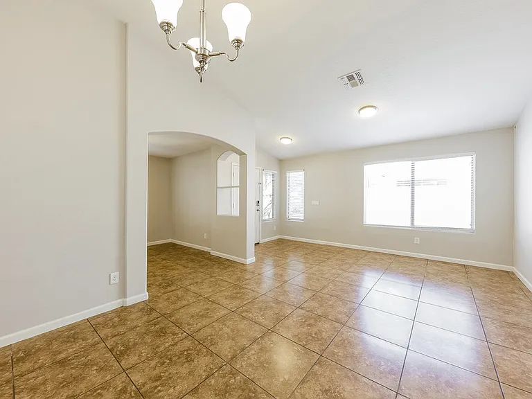 8133 W Hess Ave — Photo 4