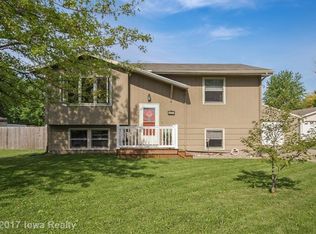 407 Fairview Dr, Pleasantville, IA 50225