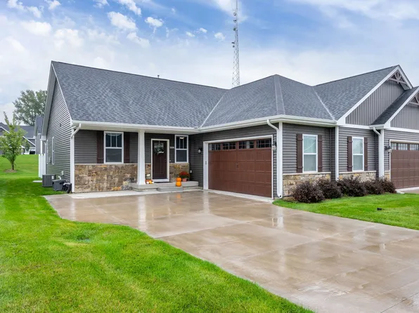 3090 Mary Leigh Dr, Bettendorf, IA 52722