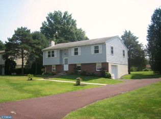 1392 Woodmere Rd, Pottstown, PA 19464