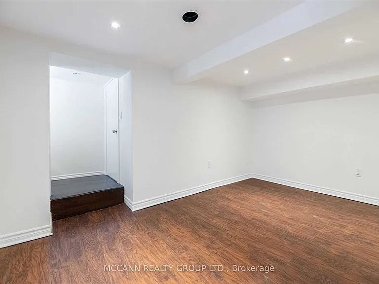 114 Belgravia Ave #BASEMENT — Photo 8