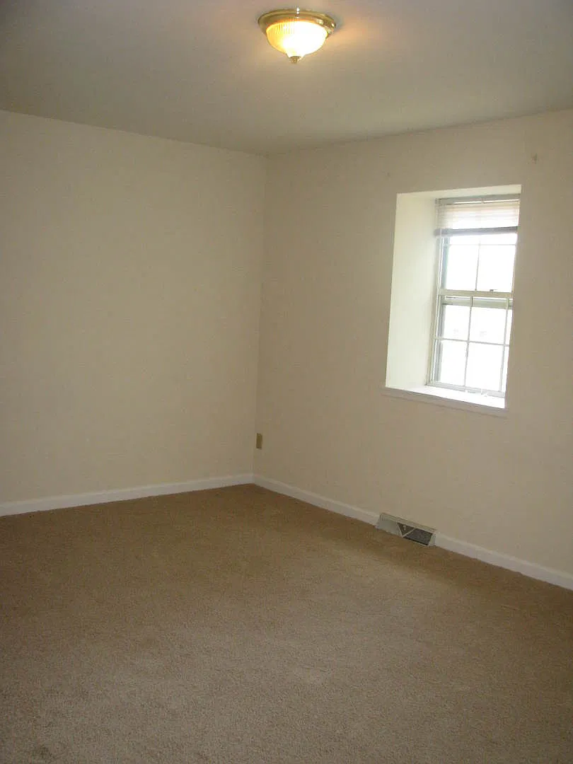 1610 Townwood Ct — Photo 3