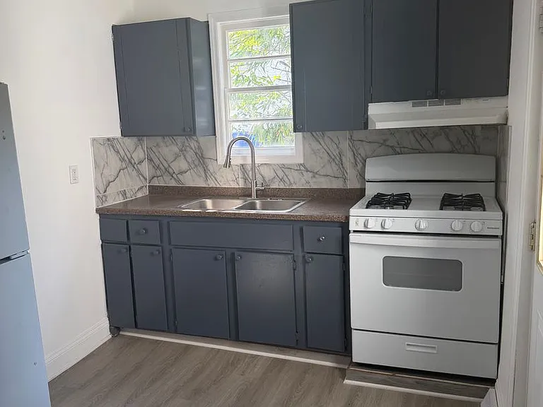 219 E Mulberry St — Photo 7