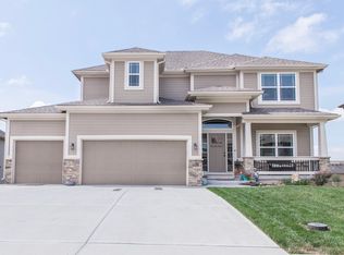 13406 Redwood Ln, Smithville, MO 64089