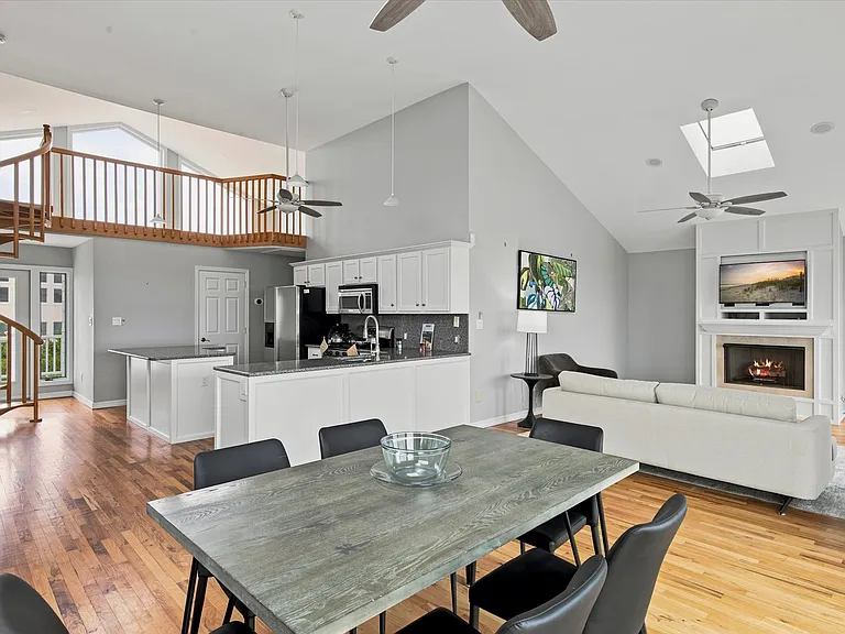 717 Dune Rd — Photo 9