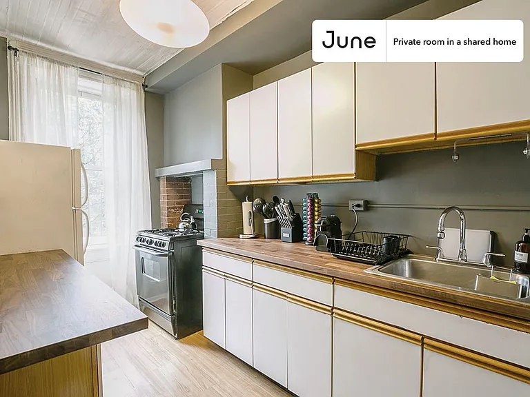 336 W 47th St #5D — Photo 5