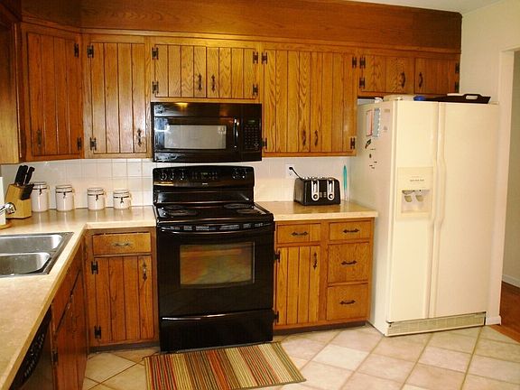 Updated Kitchen with newer appliances