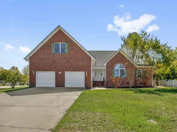 290 Robeson St, Spring Lake, NC 28390