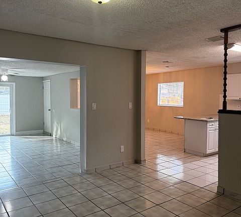 5th image of 7506 N Thatcher Ave