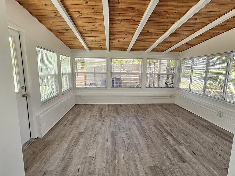 341 Bayshore Dr — Photo 5