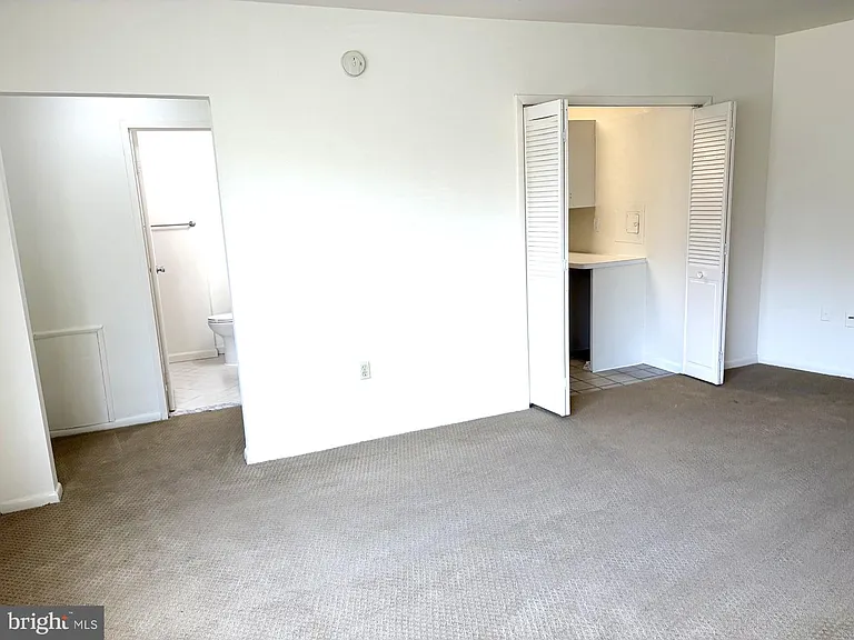 10401 Grosvenor Pl #328 — Photo 9